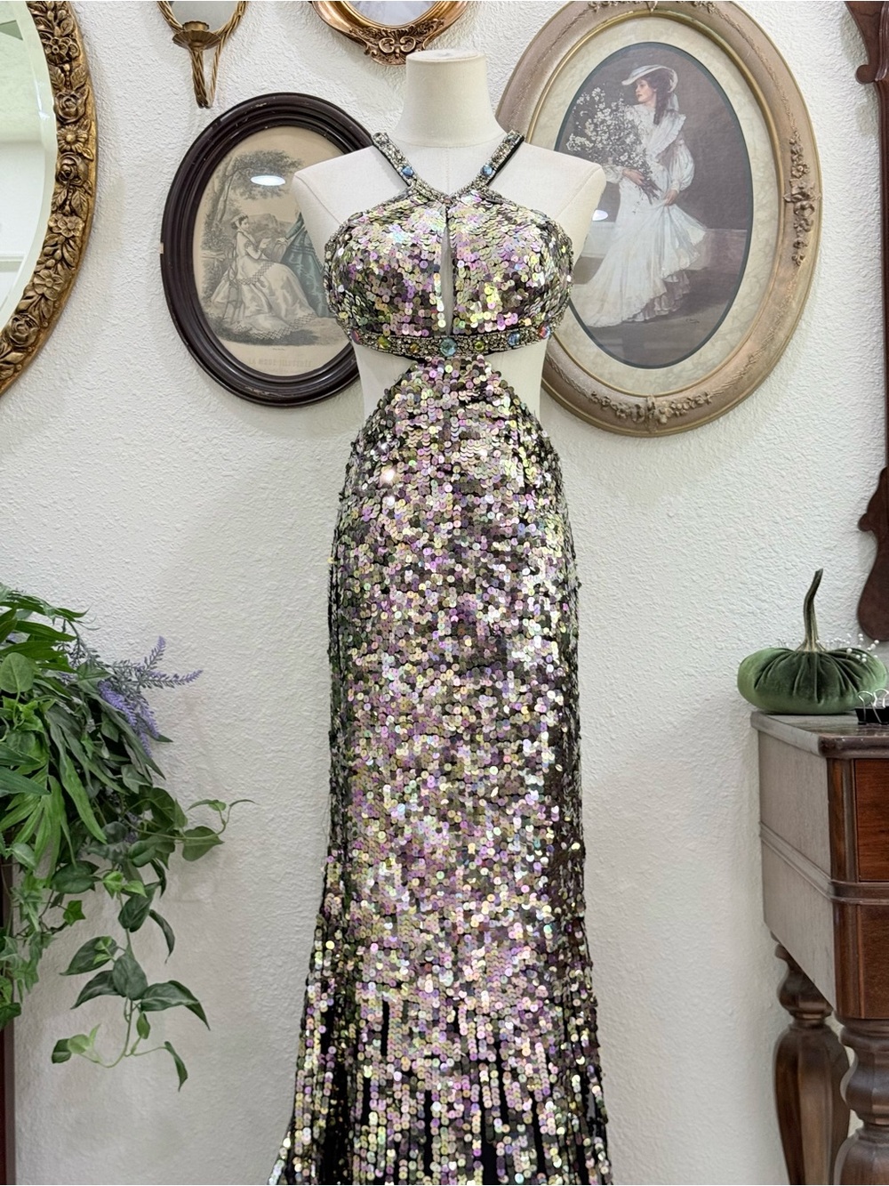 Sequin Beaded Evening Gown in Iridescent Pink-Black - Unbranded - Picture 3 of 13